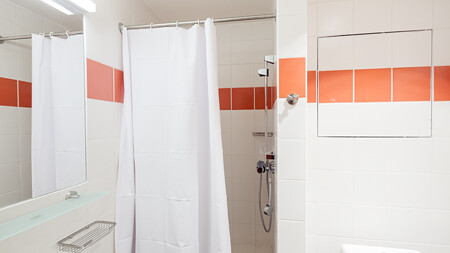 Rekonstrukce hygienických buněk ubytovacího objektu A02 v areálu studentských kolejí Kolejní 2, Brno 2016